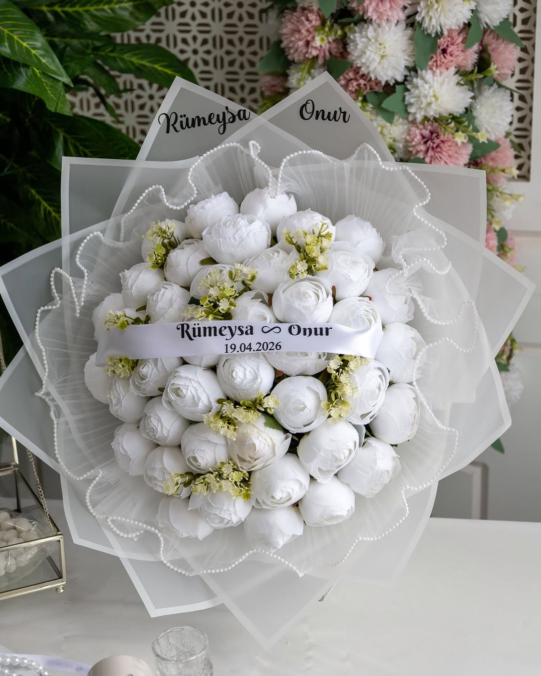 Pure White Söz Nişan Çiçek Çikolata Tepsi Seti - Görsel 4