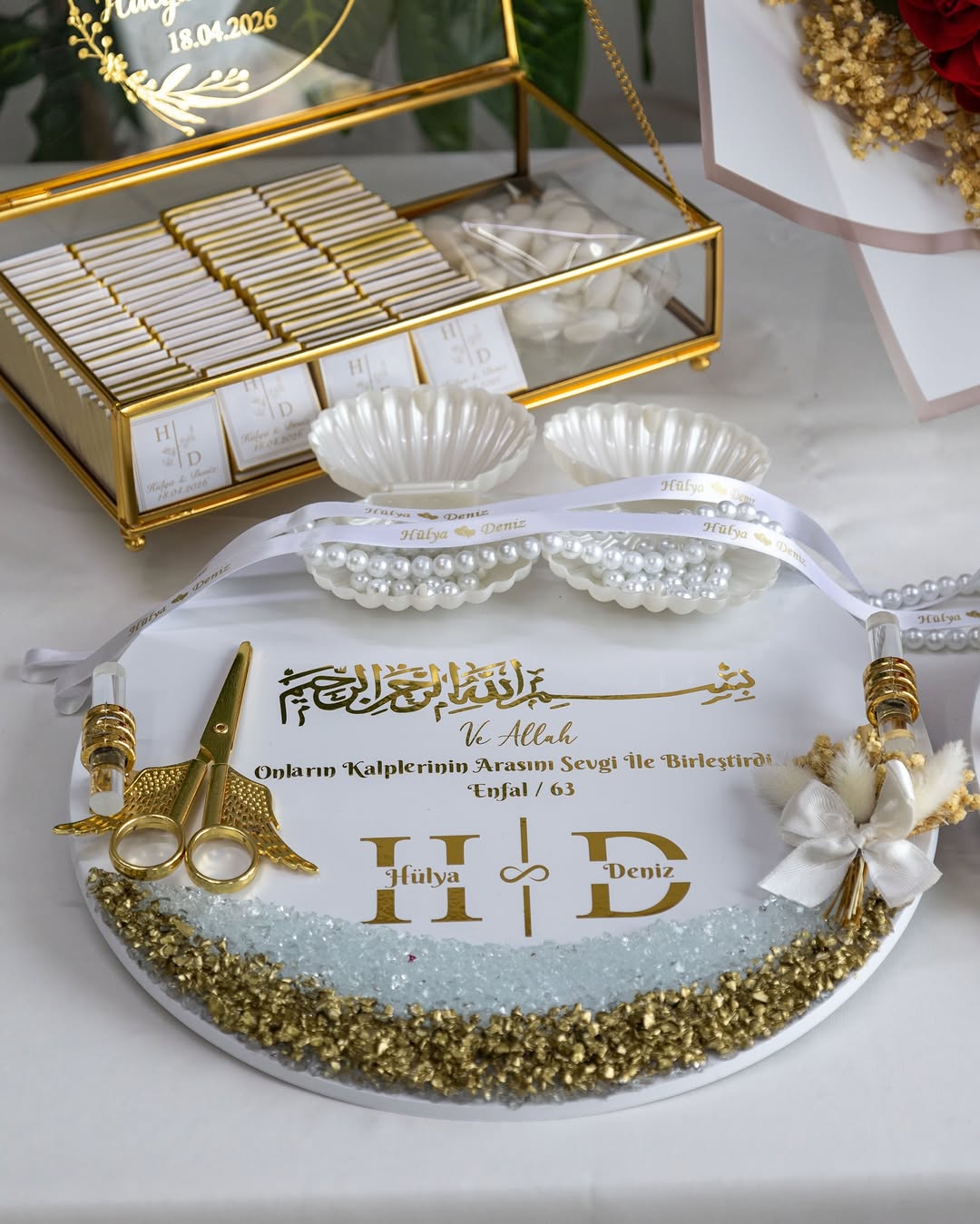 Gold Kırmızı Gül Söz Nişan Çiçek Çikolata Seti - Görsel 2