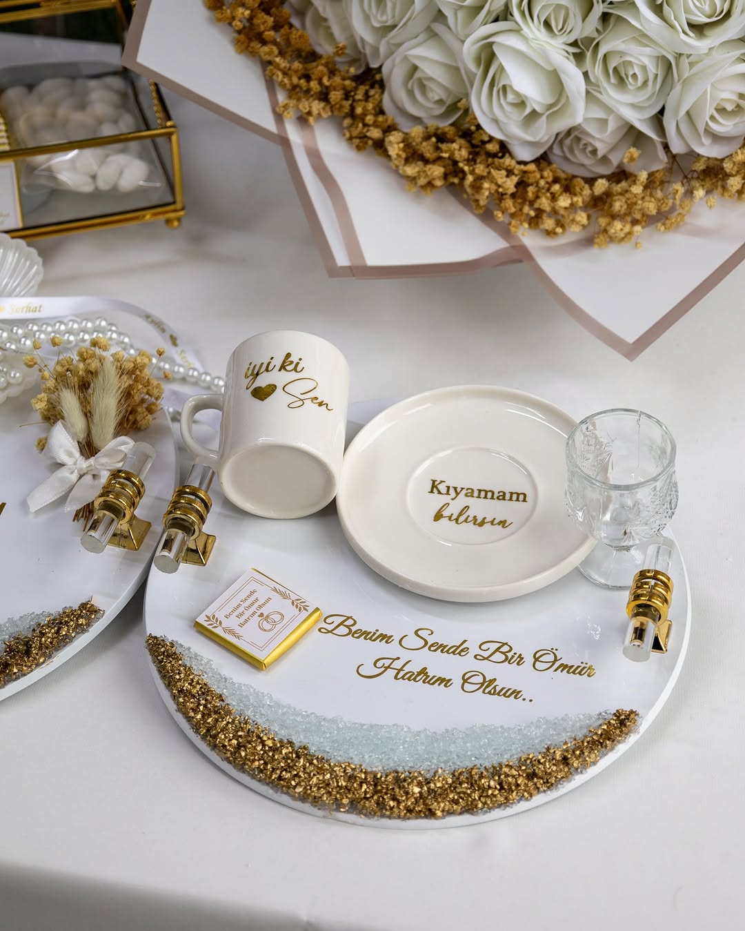 Gold Taşlı Beyaz Söz Nişan Çiçek Çikolata Tepsi Seti - Görsel 4