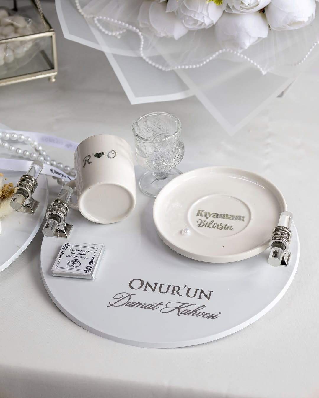 Pure White Söz Nişan Çiçek Çikolata Tepsi Seti - Görsel 3