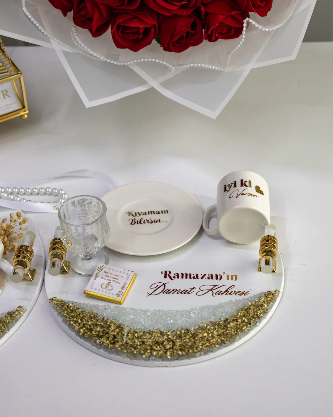 41 Kırmızı Gül 80 Çikolata Taşlı Söz Nişan Tepsi Seti - Görsel 3